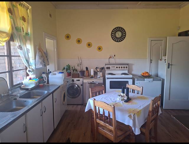 1.5 BEDROOM FREEHOLD FOR SALE IN PRIMROSE